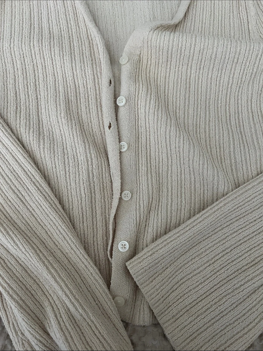 Old Navy Light Cream Ribbed V-Neck Button-Up Cardigan - Picture 4 of 6